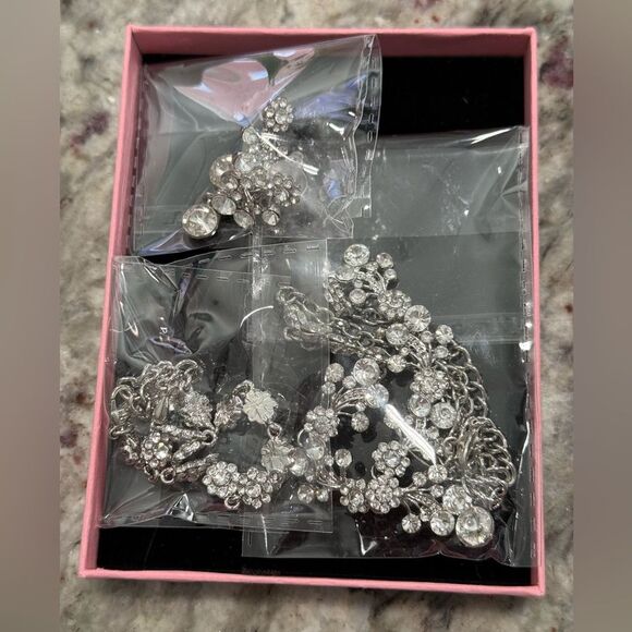 NEW Nordstrom Statement Teardrop Crystal Earrings , Bracelet & Necklace Set - Picture 6 of 8